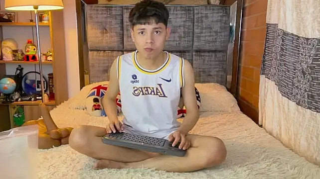 Andy_Belier23 Adlı Modelin Canlı XXX Sohbeti