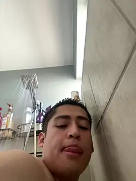 צ'אט XXX בשידור חי של VirginBoyCock