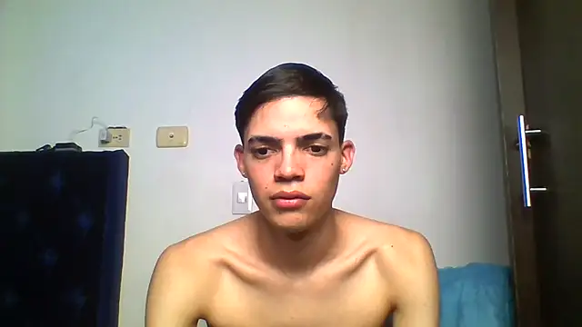 Latinos_2001 Live XXX Chat