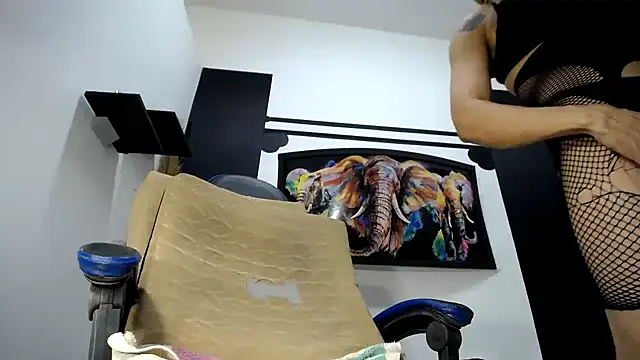 laura_fitのライブXXXチャット