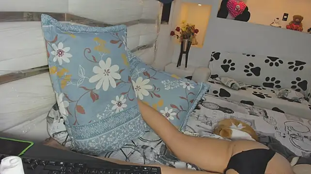 yina-rosse 在線直播表演
