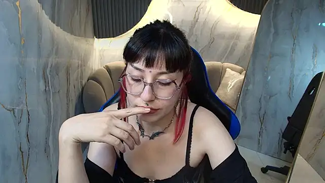 Chatroom XXX en direct de Ravenn_r