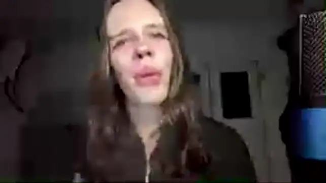 צ'אט XXX בשידור חי של HotFemBooy