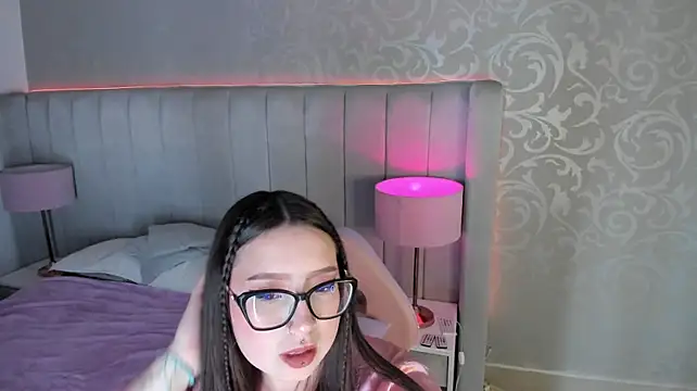 Chat +18 de MadeleynRose ao vivo