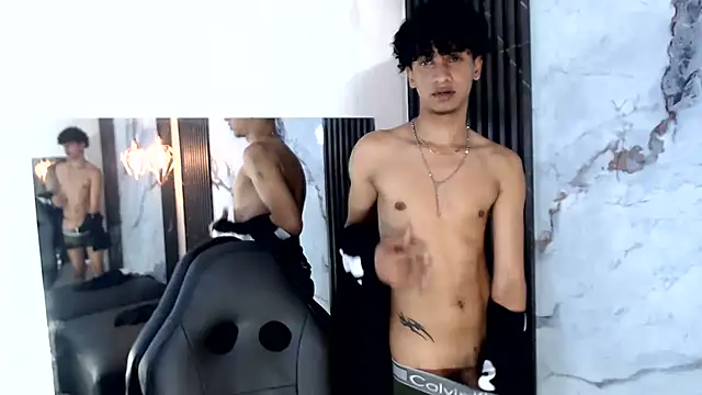 Chat XXX en directo de BlakeSttone