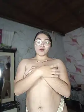 Chat +18 de julisaenz ao vivo
