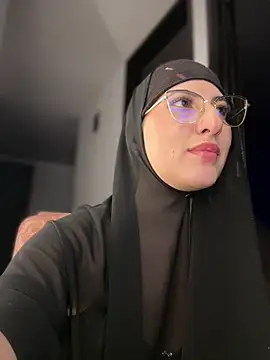 Badra_Abaid Adlı Modelin Canlı XXX Sohbeti