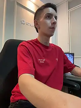 Liam_Fiire Adlı Modelin Canlı XXX Sohbeti