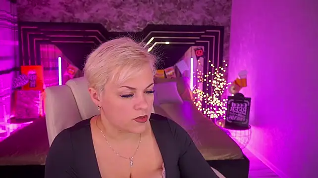 CrystalVibe's Live XXX Chat
