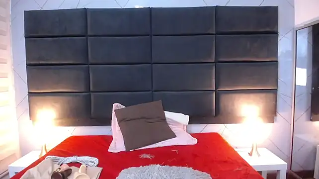 TaraBlack Adlı Modelin Canlı XXX Sohbeti