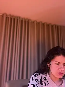 XXX chat uživo modela Aliinak