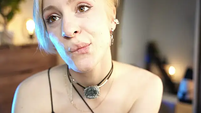 JanettePerro Adlı Modelin Canlı XXX Sohbeti