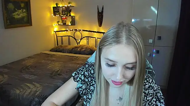 CrazyBitchInLace Live XXX-Chat