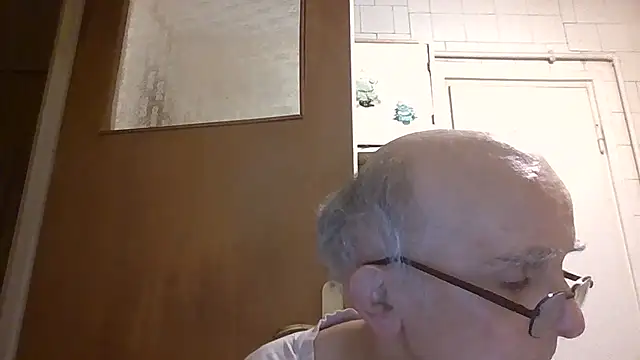 mariusica1@xh live XXX chat