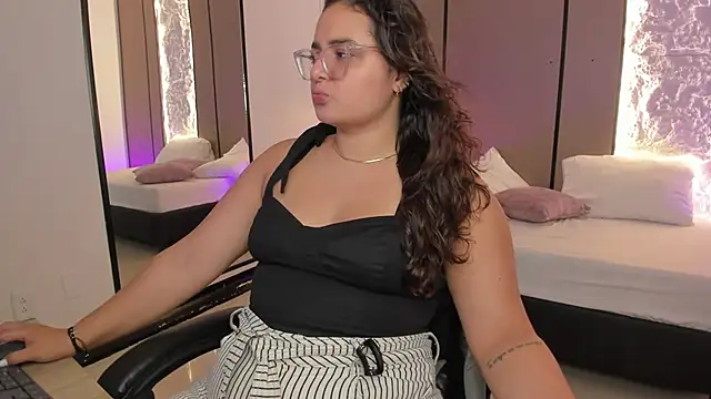 lilly_ass_'s Live XXX Chat