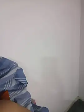 Valeria888 Adlı Modelin Canlı XXX Sohbeti
