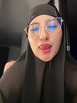 Badra_Abaid Adlı Modelin Canlı XXX Sohbeti