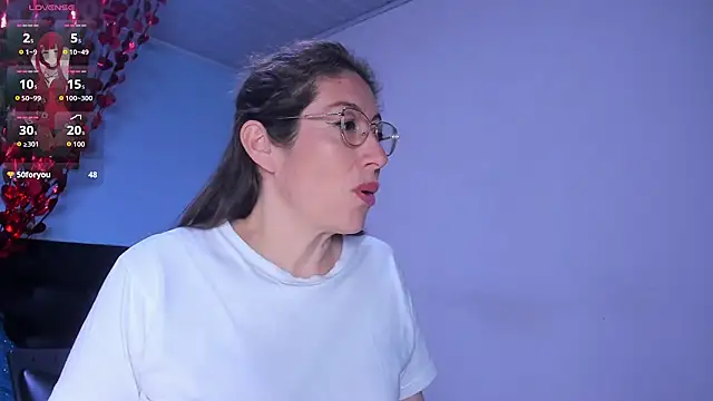 Chat +18 de kaylaMinov_ ao vivo