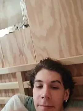 EmoWhiteBoy18: διαδικτυακό σόου στην κάμερα