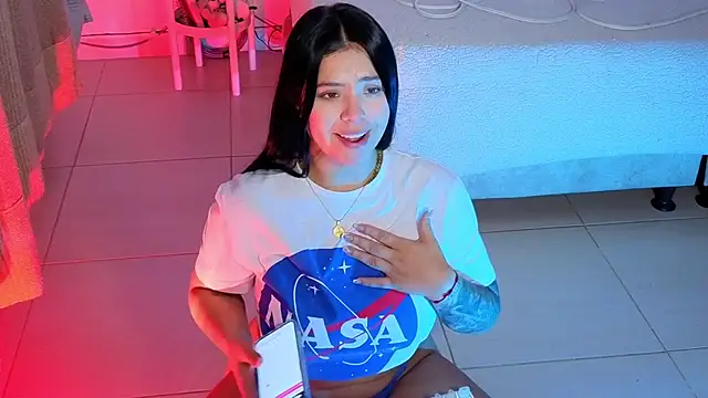 צ'אט XXX בשידור חי של Victoryyy_
