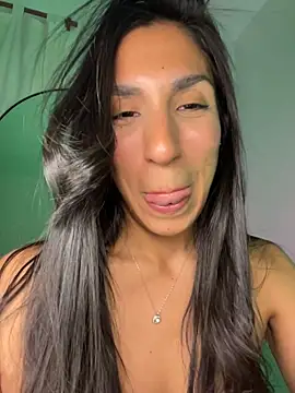 Chat +18 de MaddyX__ ao vivo