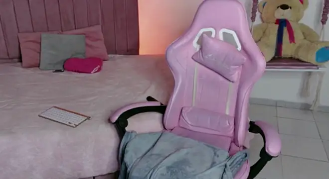 צ'אט XXX בשידור חי של uchiiky_doll