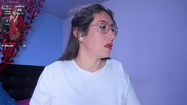 kaylaMinov_: διαδικτυακό σόου στην κάμερα