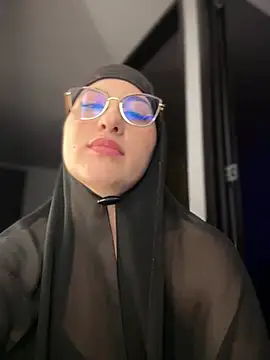 Badra_Abaid Adlı Modelin Canlı XXX Sohbeti
