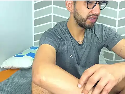 thomass1018 라이브 XXX 채팅