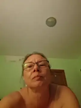 Janie-Busty-Milf Chat XXX in diretta