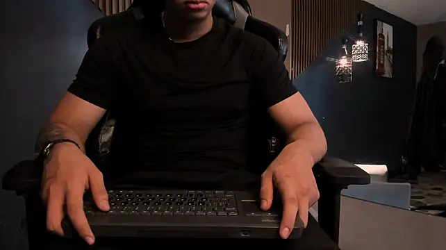 Chatroom XXX en direct de Axxel_Muscle