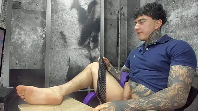 Czat XXX na żywo – Gury_tattoo