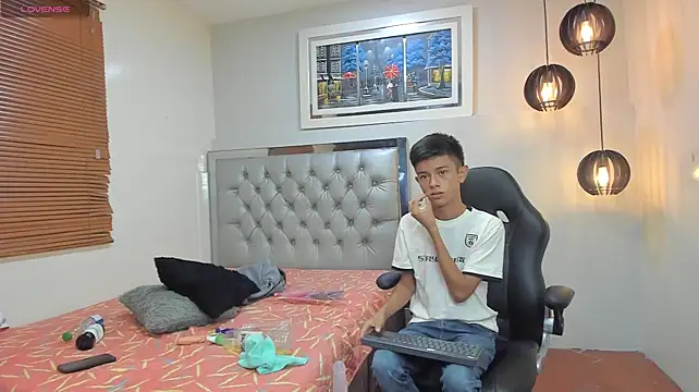 fem_danny7 Adlı Modelin Canlı XXX Sohbeti