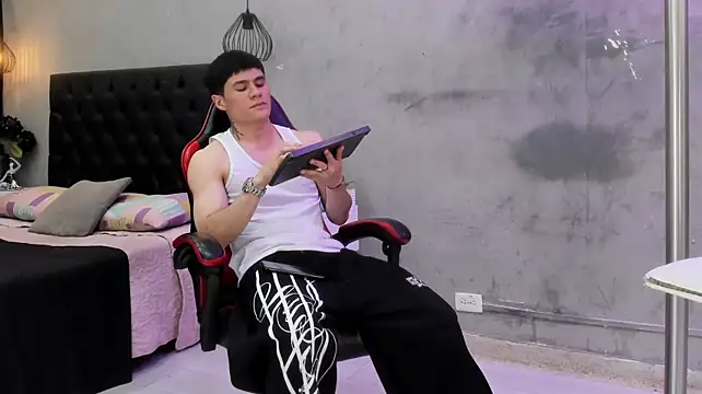 roan_birkin Show Webcam