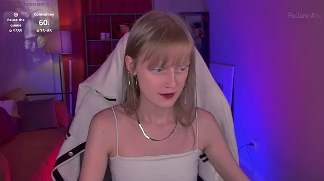 Chat XXX en directo de KiraMontoya