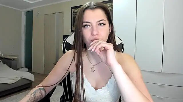 EmiLovsi Adlı Modelin Canlı XXX Sohbeti