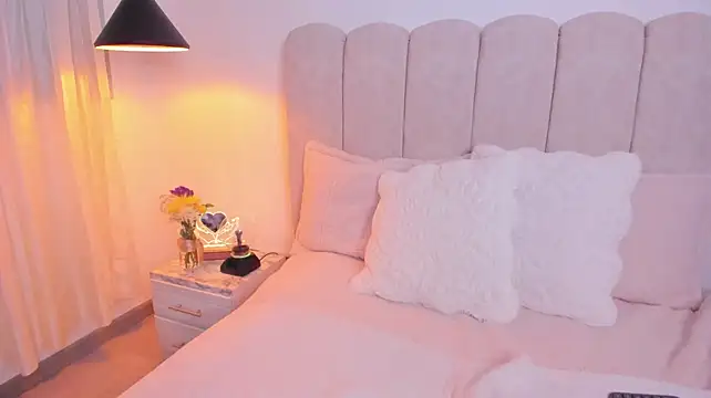 AndyBluee Adlı Modelin Canlı XXX Sohbeti