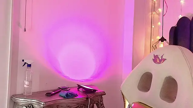 Queen_perla_ élő XXX-chatje