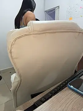 Angie_e Chat XXX in diretta