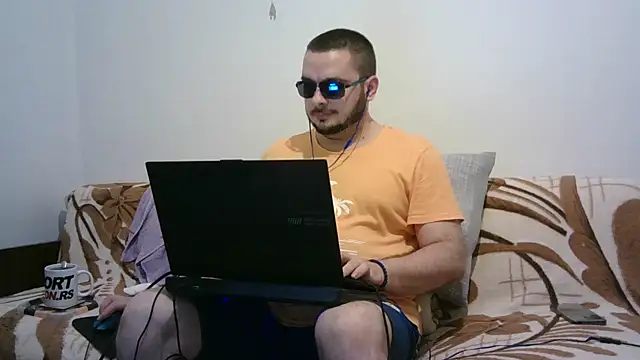 WildBoar_69's Live XXX Chat