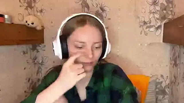 Chat +18 de EmyMiu ao vivo
