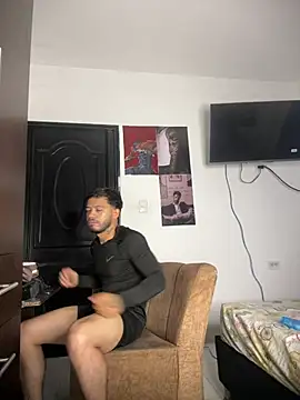 Enzomoretti__ Live XXX-chat