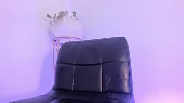 naughtylizeth_ élő XXX-chatje