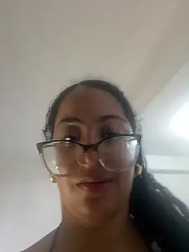 Jessyivonne Adlı Modelin Canlı XXX Sohbeti