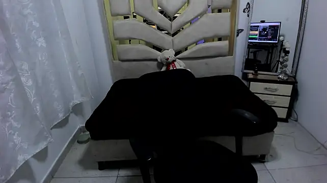 Victoria_angelss Adlı Modelin Canlı XXX Sohbeti
