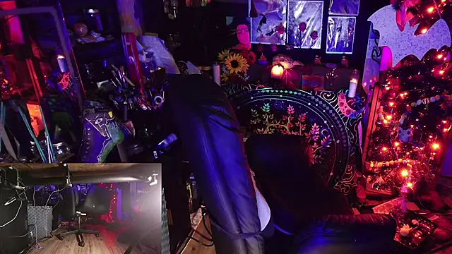 Sinstresshemlock's Live XXX Chat