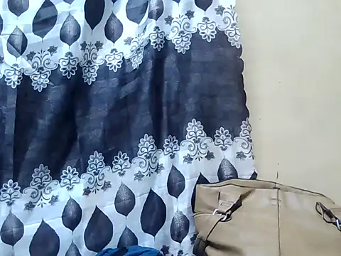 ToxicDoll01 Adlı Modelin Canlı XXX Sohbeti