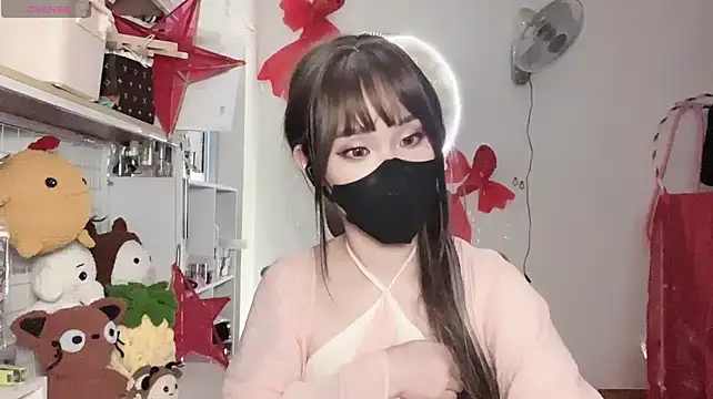 Tieu-May Adlı Modelin Canlı XXX Sohbeti