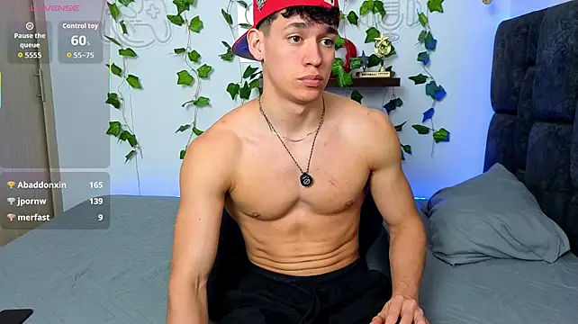 Luke_Muscle élő XXX-chatje