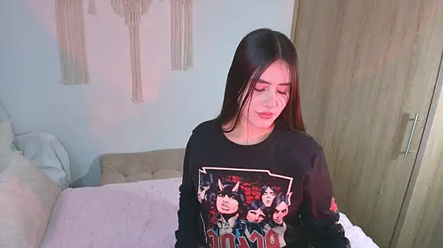 iriswest_'s Live Chat Room